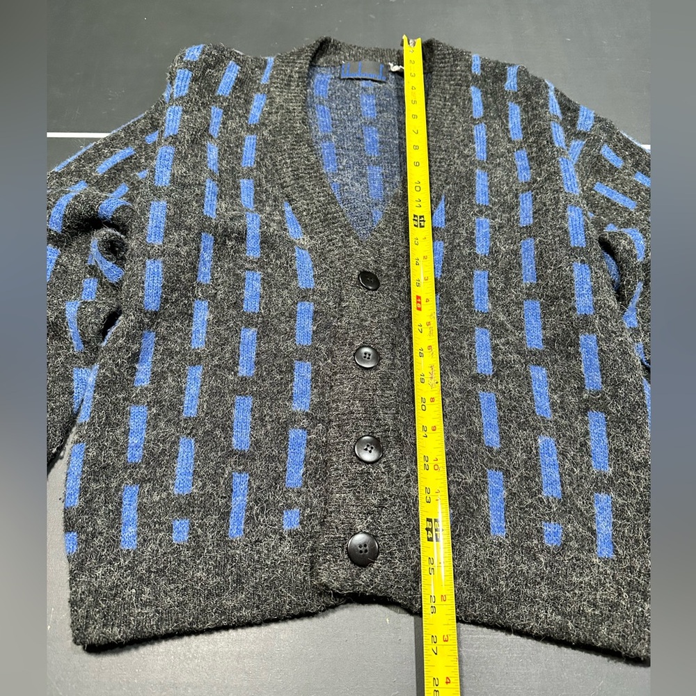 Bluebeards Chunky Button-Front Gray Geometric Car… - image 6